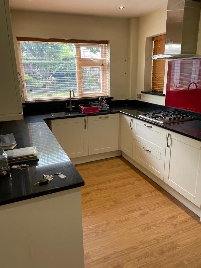 5 Bed House, 32 Tutbury Avenue, Cannon Park, Coventry, Cv4 7Bj Villa ภายนอก รูปภาพ